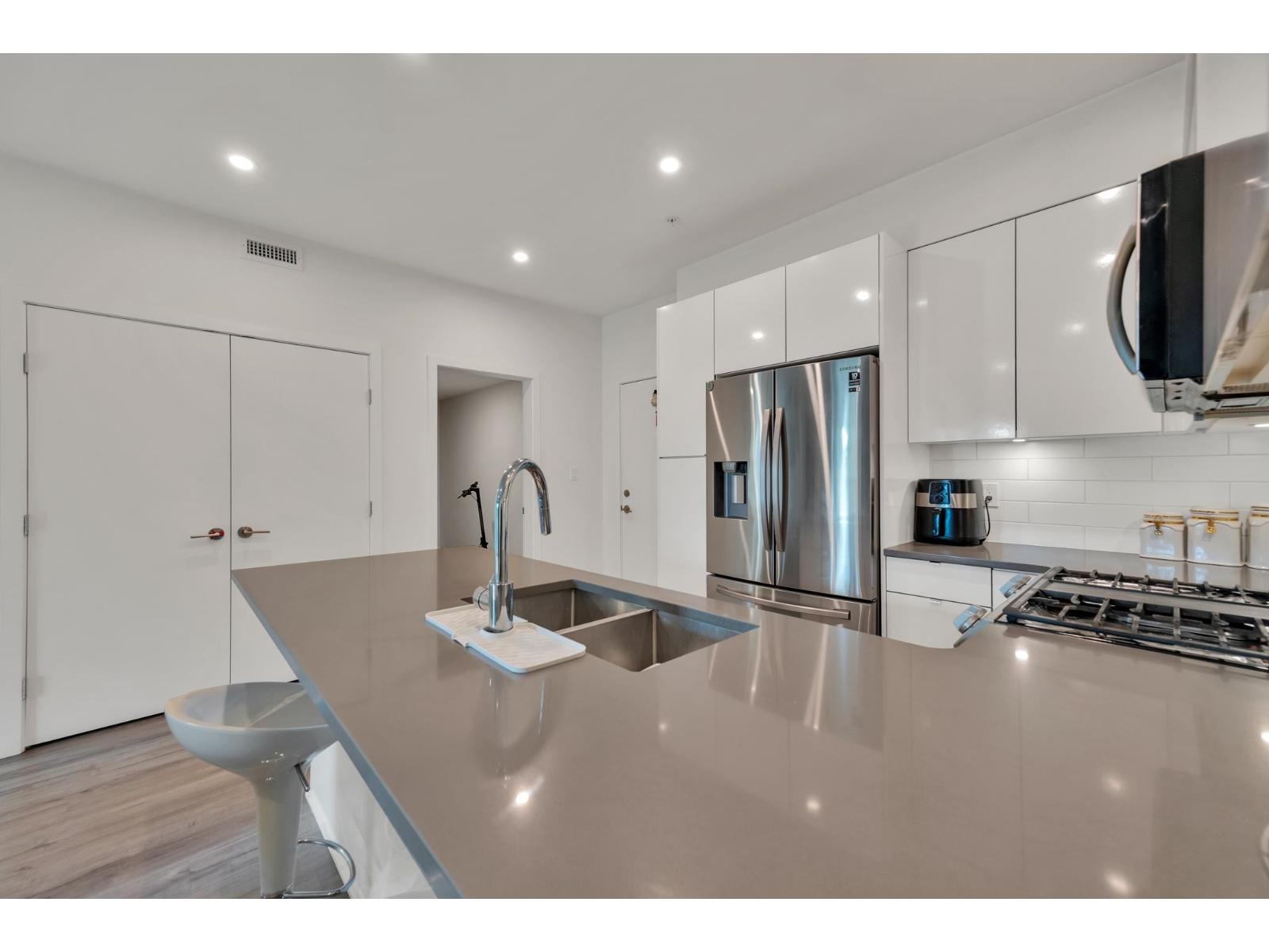 302 2649 James Street, Abbotsford, British Columbia  V2T 3L6 - Photo 4 - R3111928