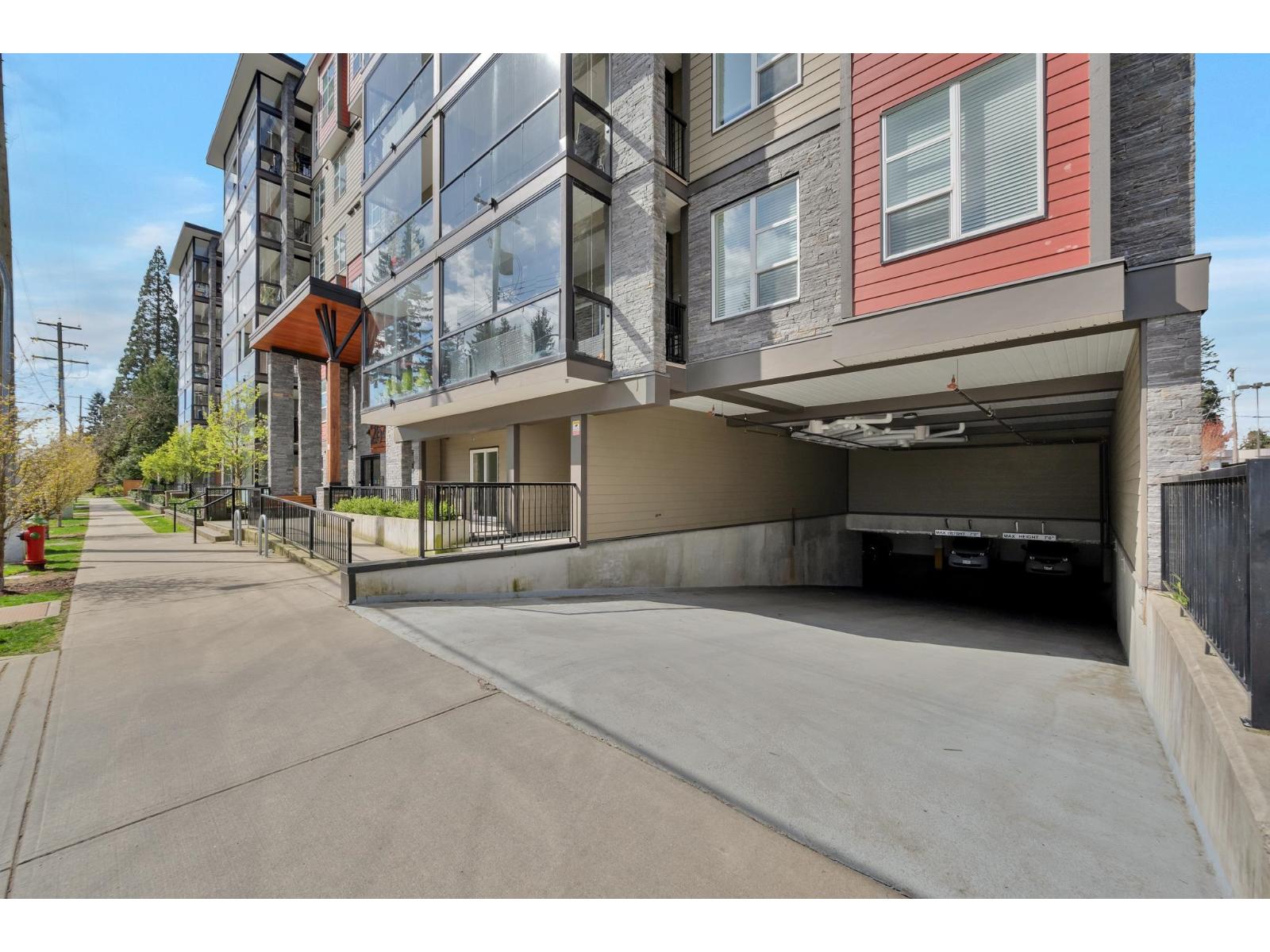 302 2649 James Street, Abbotsford, British Columbia  V2T 3L6 - Photo 3 - R3111928