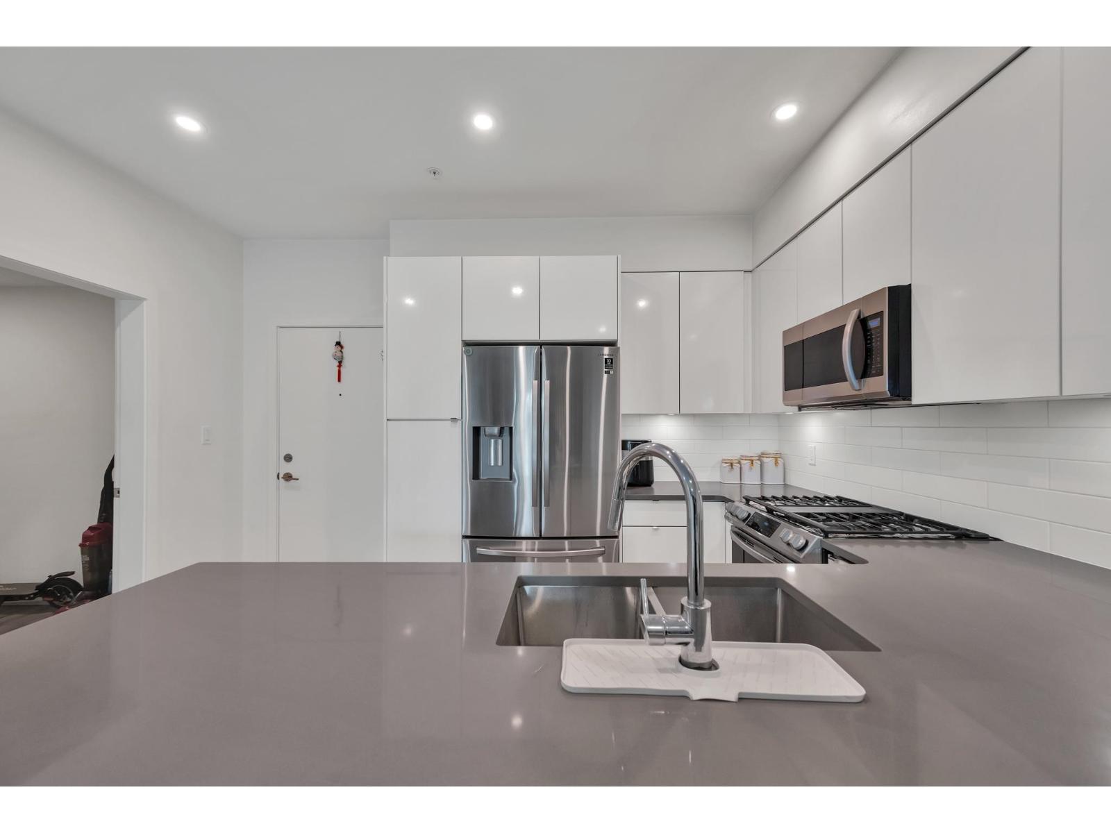 302 2649 James Street, Abbotsford, British Columbia  V2T 3L6 - Photo 8 - R3111928