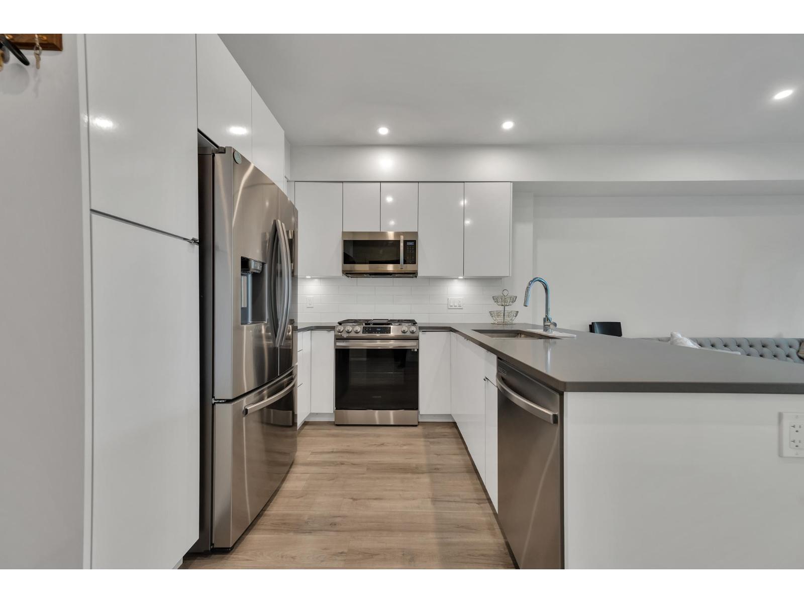 302 2649 James Street, Abbotsford, British Columbia  V2T 3L6 - Photo 6 - R3111928