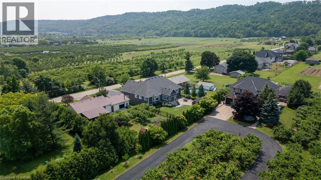 211 LEWIS Road, Stoney Creek, Ontario