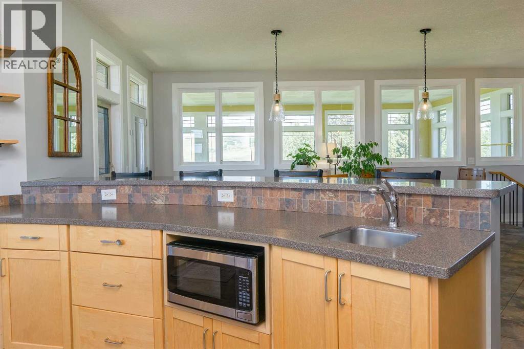 254069 Towers Trail, Rural Rocky View County, Alberta  T4C 2A3 - Photo 12 - A2302358