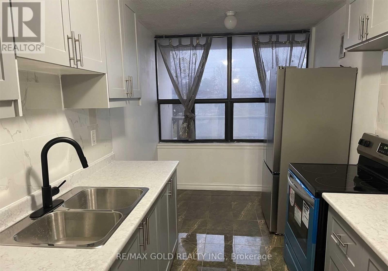 307 - 4 King Cross Road, Brampton, Ontario  L6T 3X8 - Photo 3 - W13014384