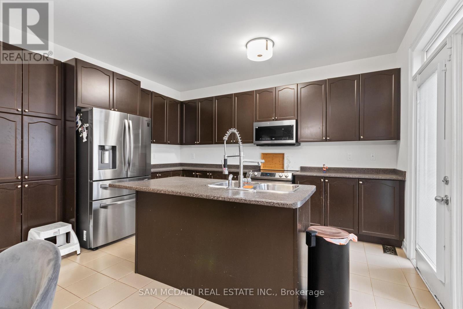 53 Lorenville Drive, Brampton, Ontario  L6X 3A5 - Photo 10 - W13014388