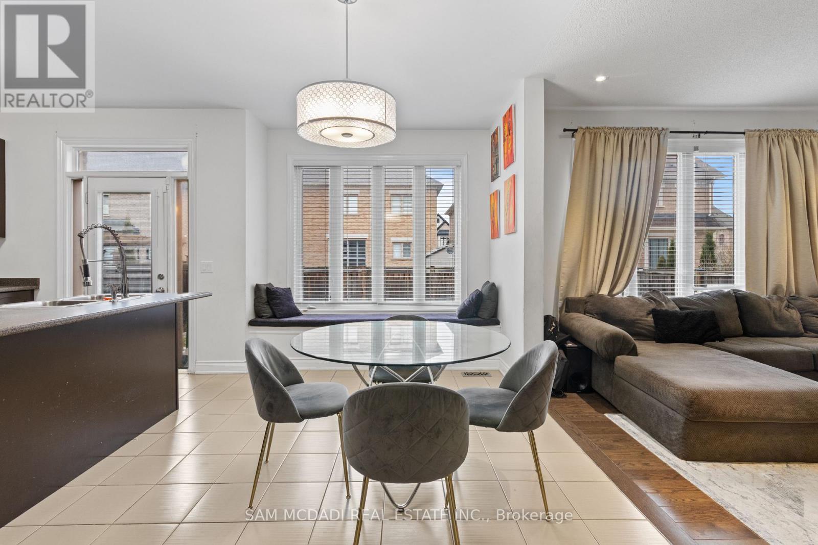 53 Lorenville Drive, Brampton, Ontario  L6X 3A5 - Photo 12 - W13014388