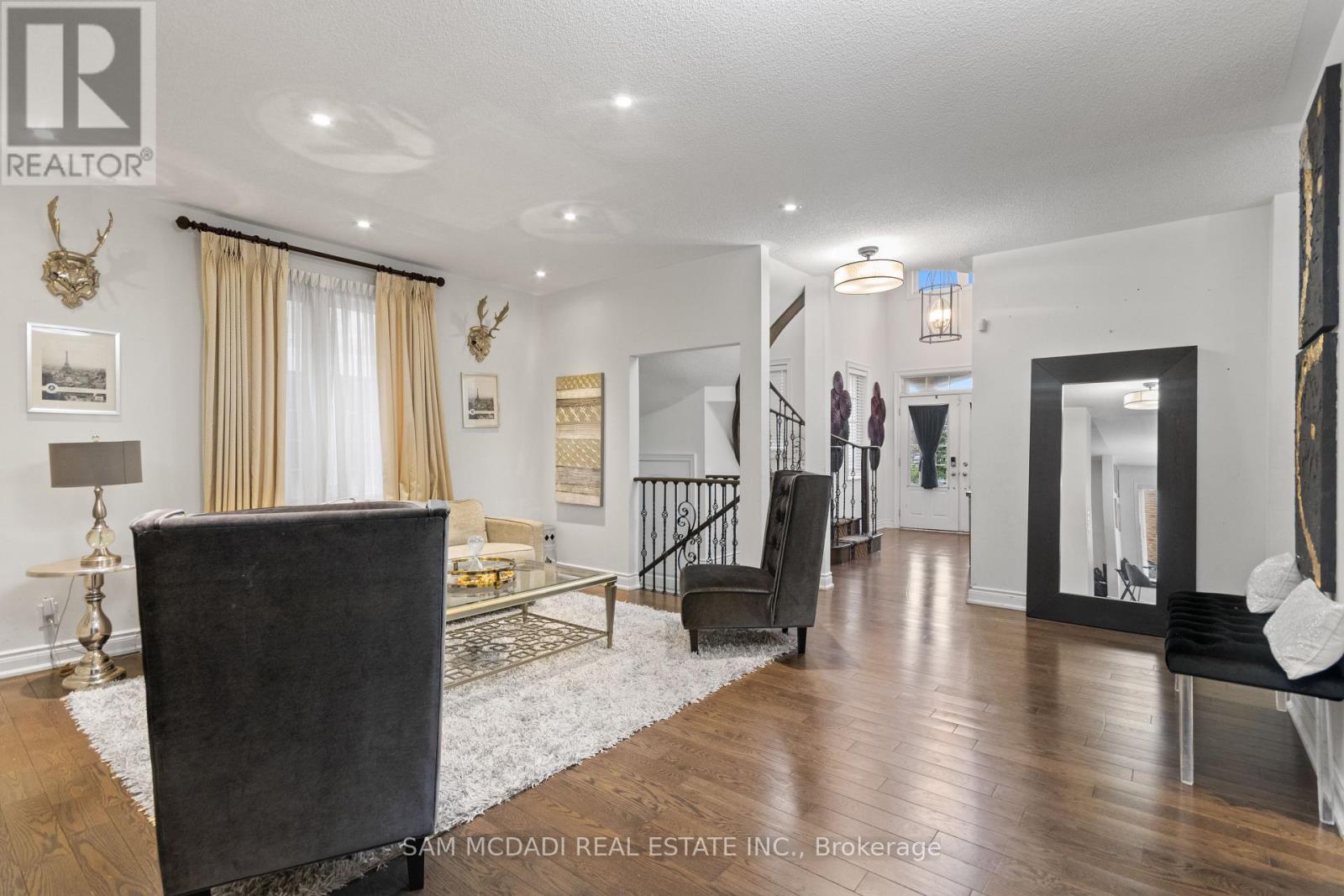 53 Lorenville Drive, Brampton, Ontario  L6X 3A5 - Photo 4 - W13014388