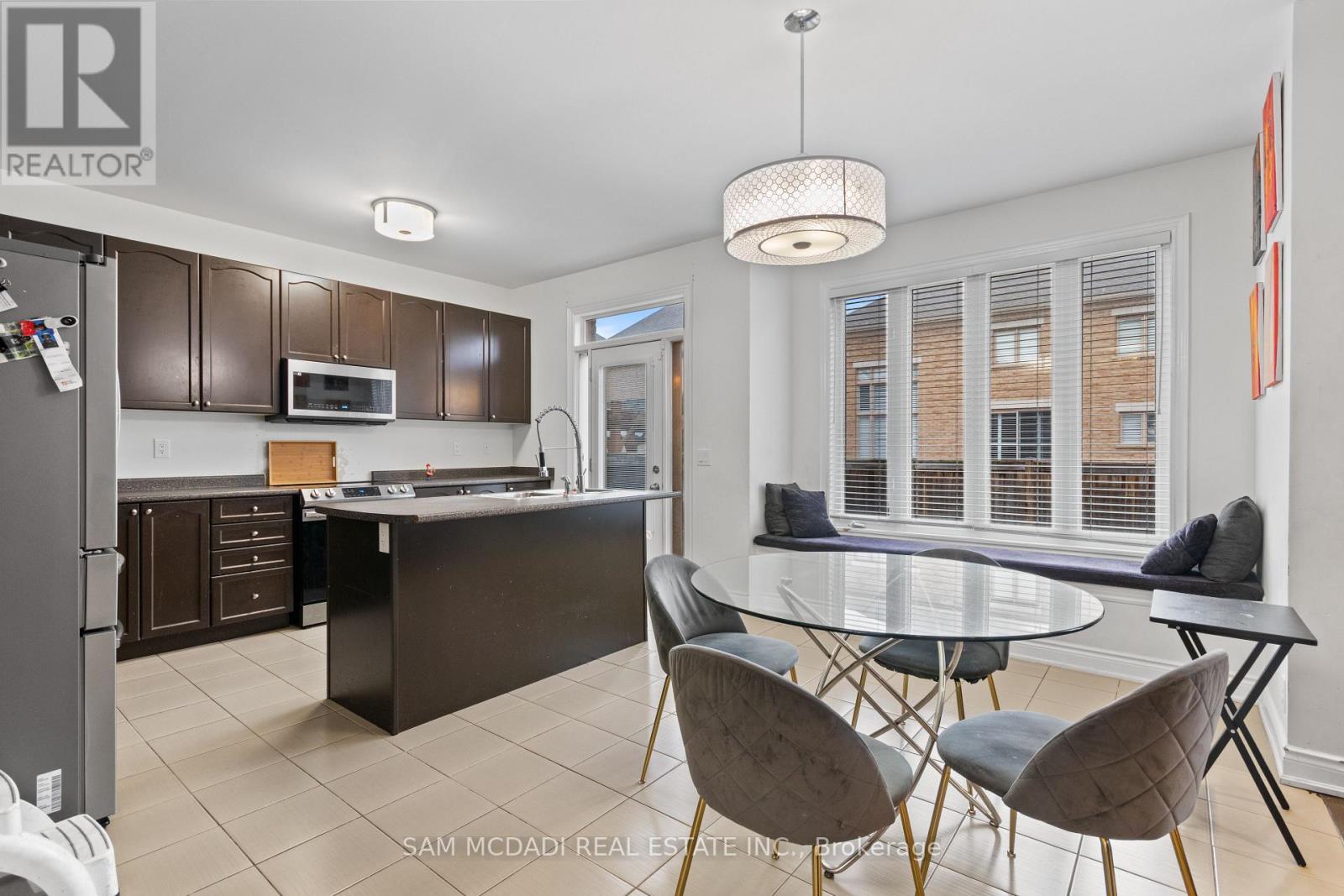 53 Lorenville Drive, Brampton, Ontario  L6X 3A5 - Photo 8 - W13014388