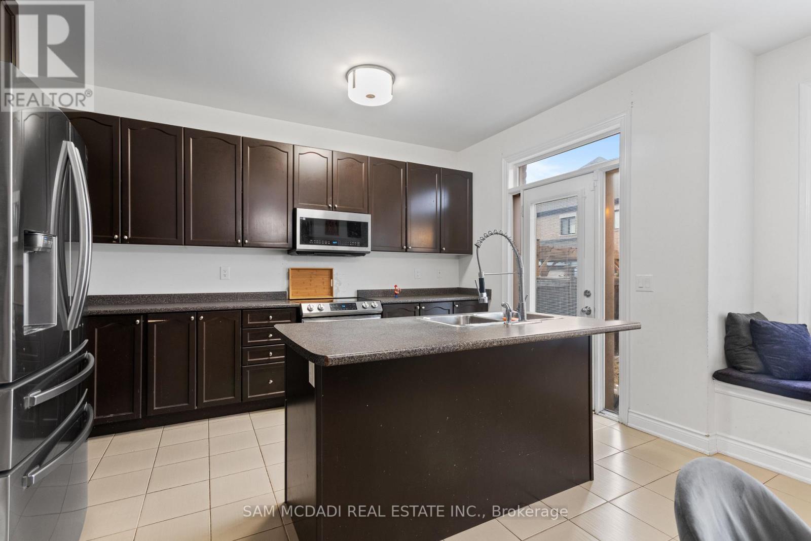 53 Lorenville Drive, Brampton, Ontario  L6X 3A5 - Photo 9 - W13014388