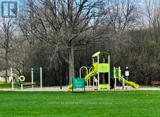 2075 Seabrook Drive, Oakville, Ontario  L6L 2T8 - Photo 9 - W13014420