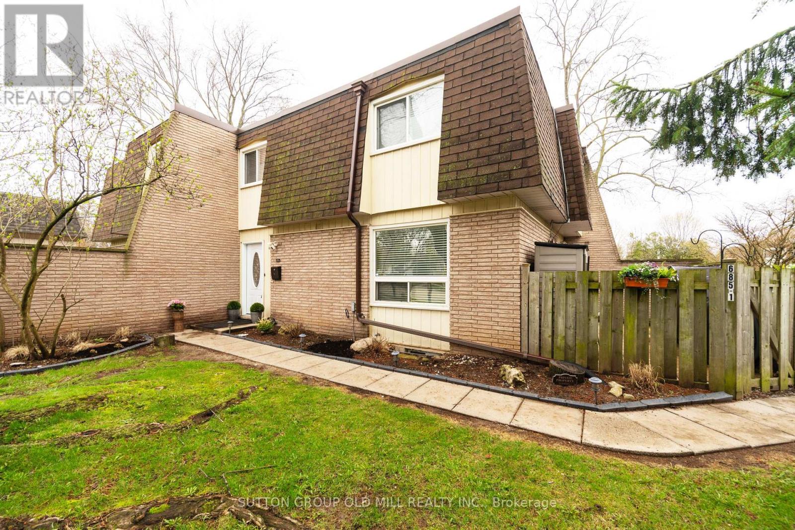 1 - 685 Francis Road, Burlington, Ontario  L7T 3X6 - Photo 1 - W13014506