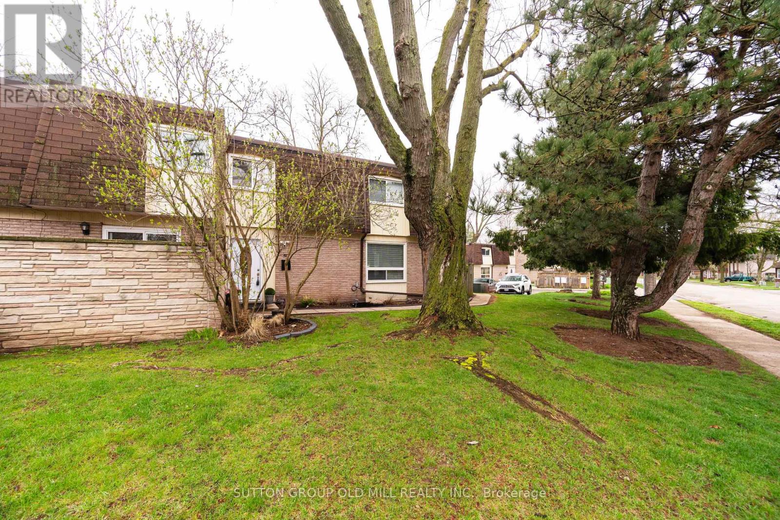 1 - 685 Francis Road, Burlington, Ontario  L7T 3X6 - Photo 2 - W13014506