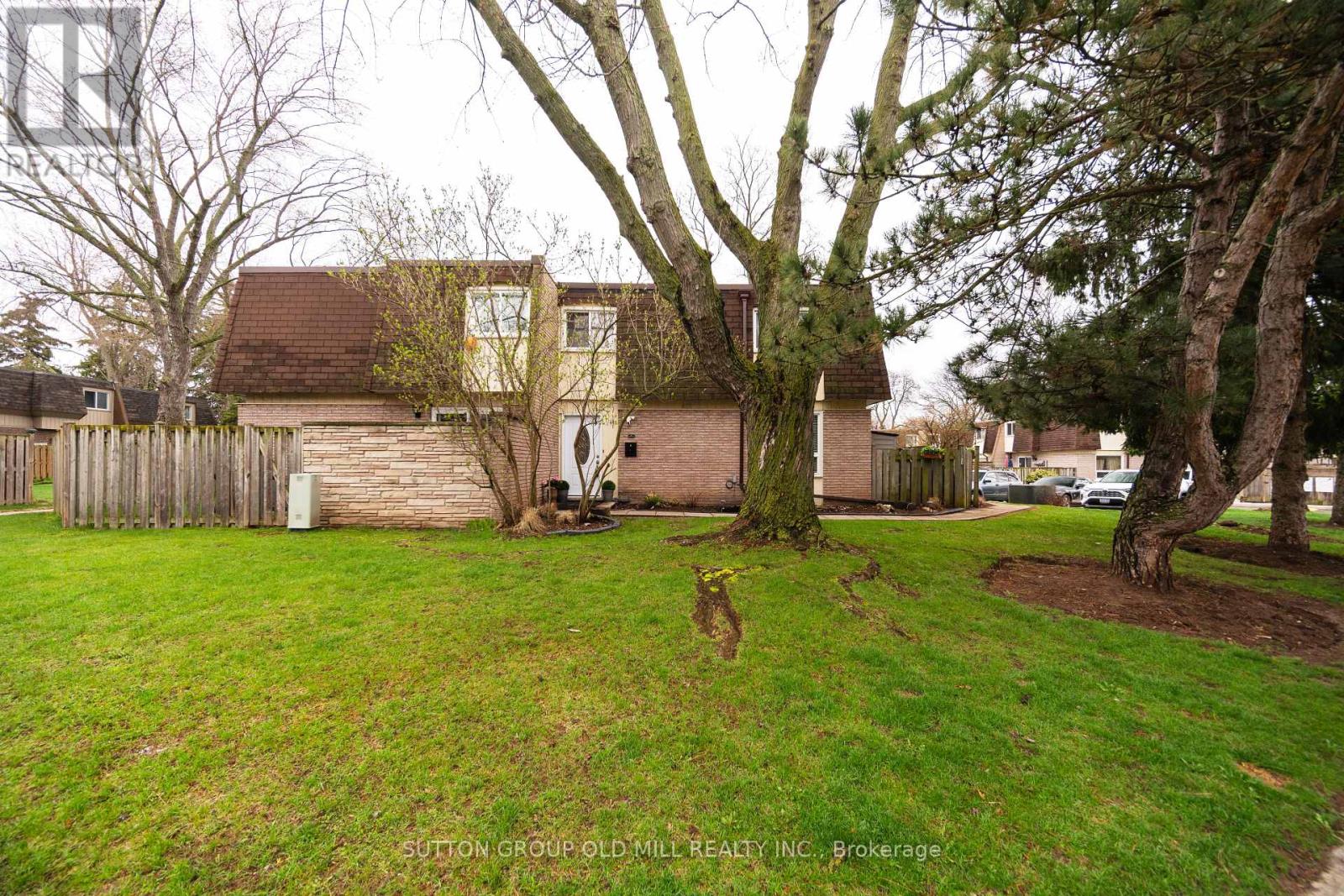 1 - 685 Francis Road, Burlington, Ontario  L7T 3X6 - Photo 3 - W13014506