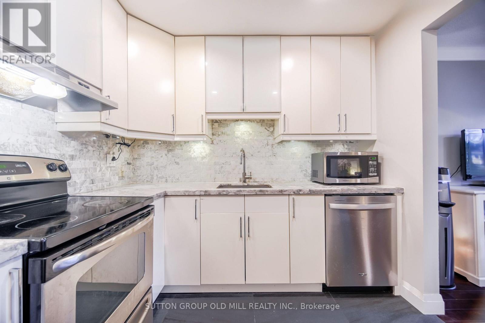 1 - 685 Francis Road, Burlington, Ontario  L7T 3X6 - Photo 8 - W13014506