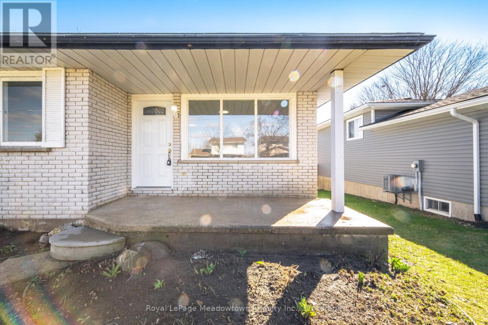 680 Raglan Street, Minto, Ontario  N0G 2P0 - Photo 2 - X12994952