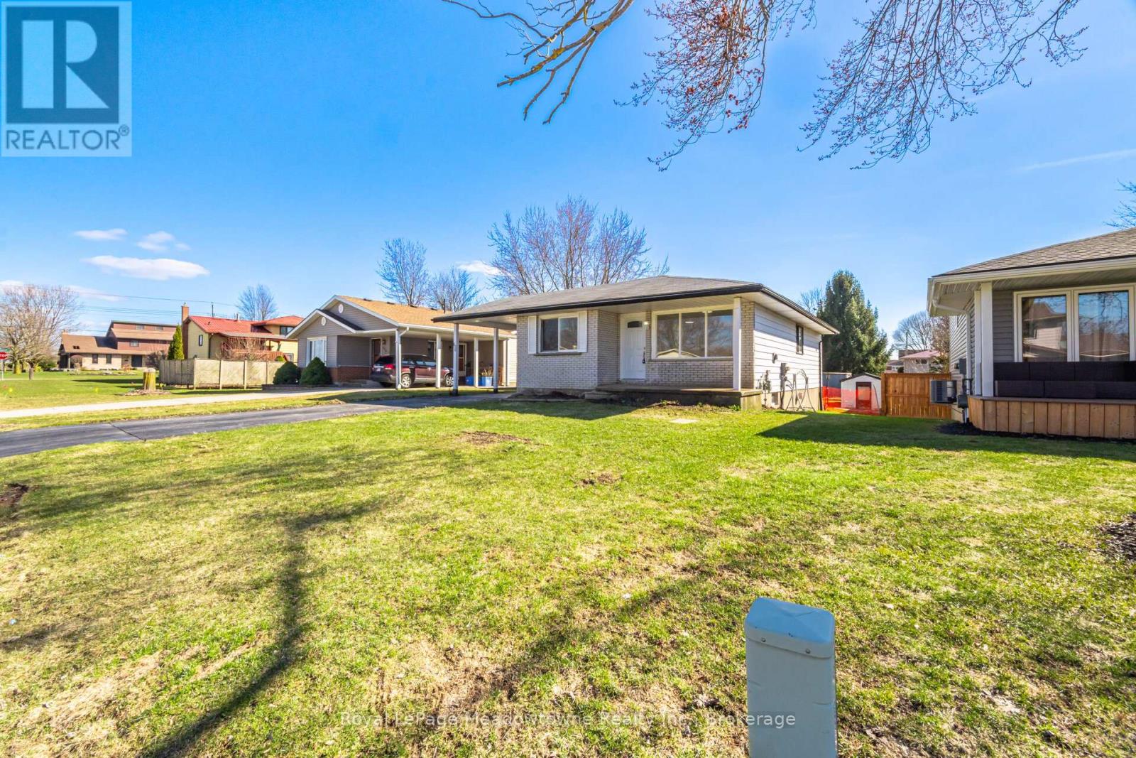 680 Raglan Street, Minto, Ontario  N0G 2P0 - Photo 3 - X12994952