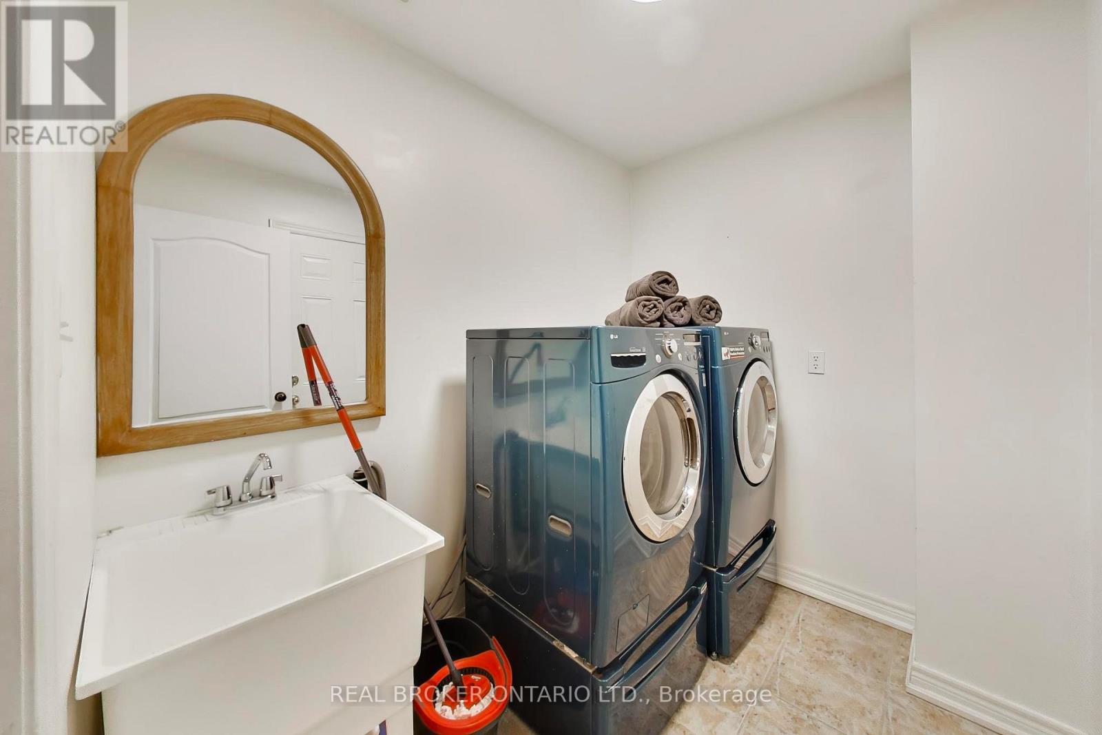 60 Mary Chapman Boulevard, Toronto, Ontario  M9M 0B2 - Photo 26 - W12993300