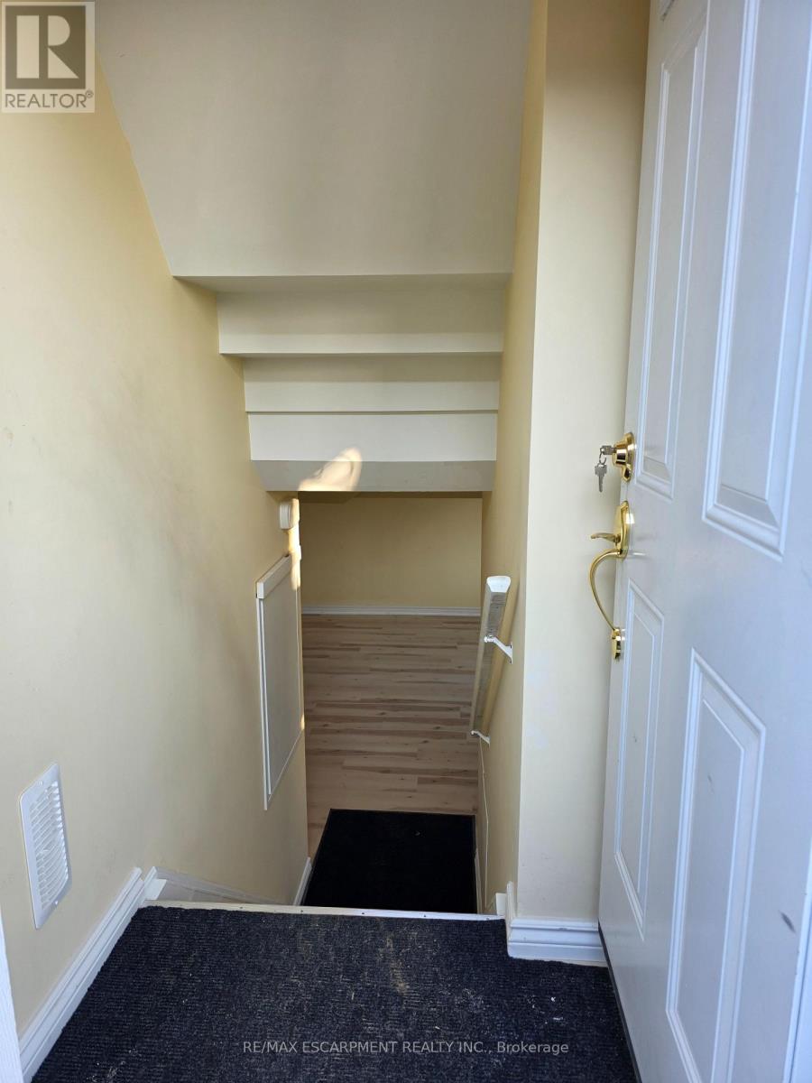 Lower Unit - 62 Richwill Road, Hamilton, Ontario  L9C 1S3 - Photo 3 - X13014462