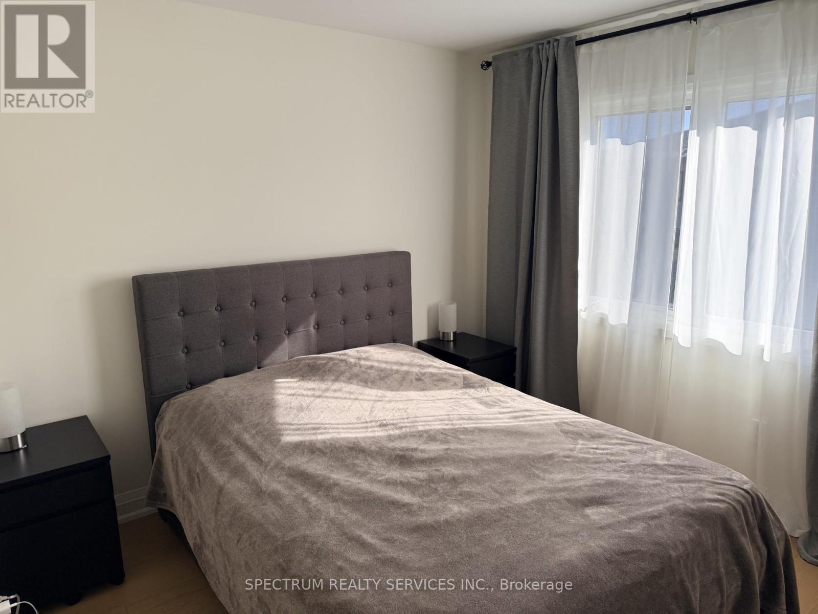 7436 Matteo Drive, Niagara Falls, Ontario  L2H 3T3 - Photo 4 - X13014534