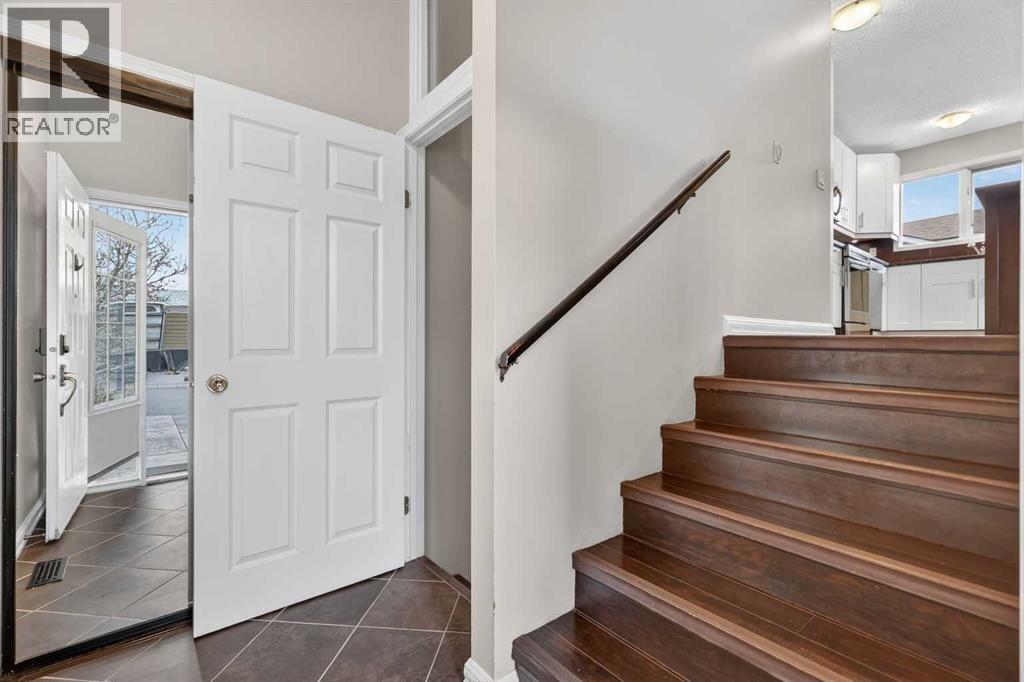 111 Sanderling Rise NW, Calgary, Alberta  T3K 3B4 - Photo 3 - A2299200