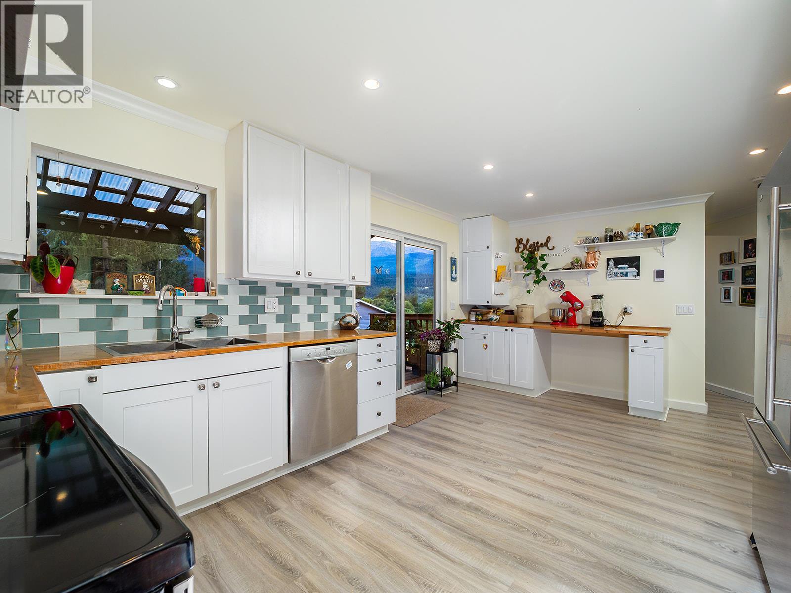 619 Habart Lower Road, Golden, British Columbia  V0A 1H2 - Photo 4 - 10357059