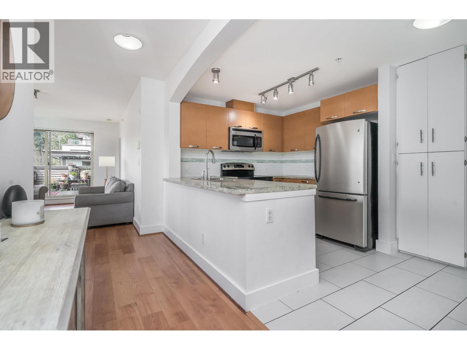 302 7428 Byrnepark Walk, Burnaby, British Columbia  V3N 0B4 - Photo 6 - R3101700