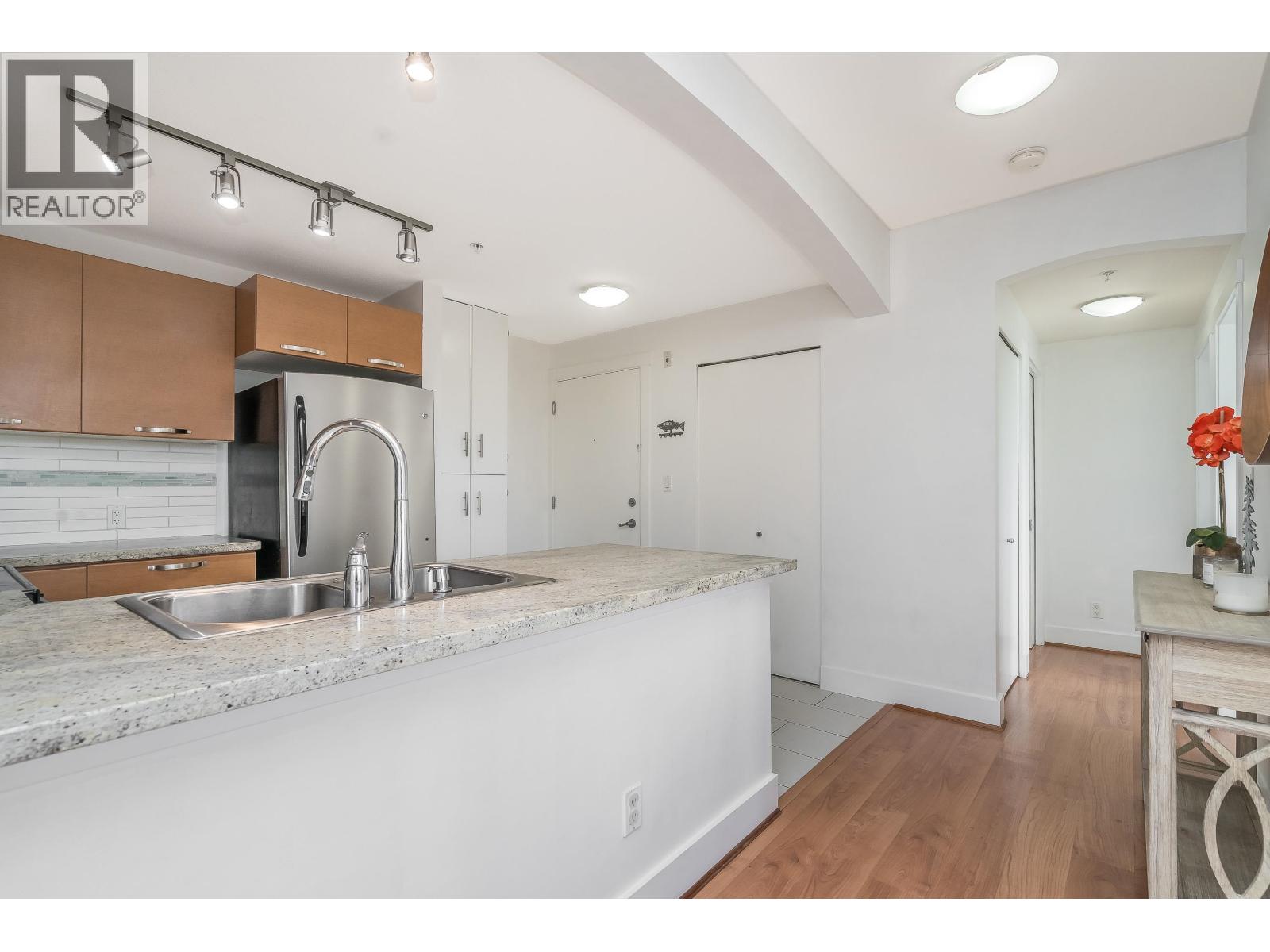 302 7428 Byrnepark Walk, Burnaby, British Columbia  V3N 0B4 - Photo 9 - R3101700