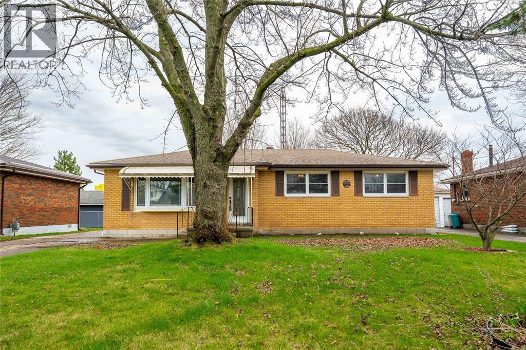28 HIGHLAND DRIVE, Wallaceburg, Ontario