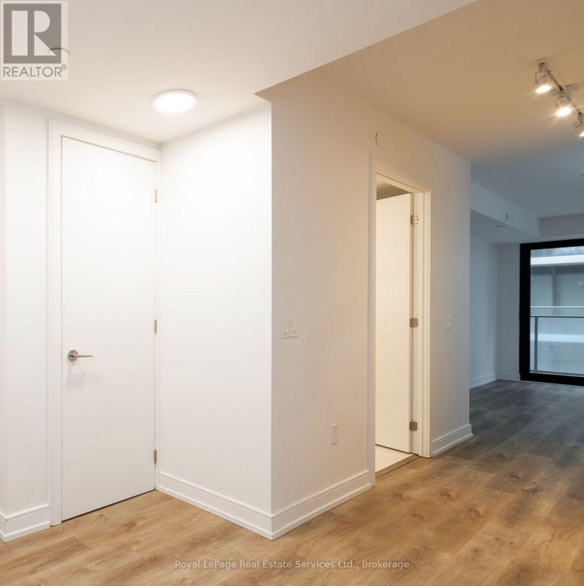 1011 - 1 Jarvis Street, Hamilton, Ontario  L8R 3J2 - Photo 3 - X13014698