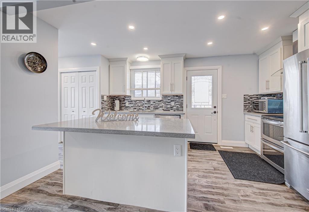 141 Mooregate Crescent, Kitchener, Ontario  N2M 2E9 - Photo 12 - 40815113