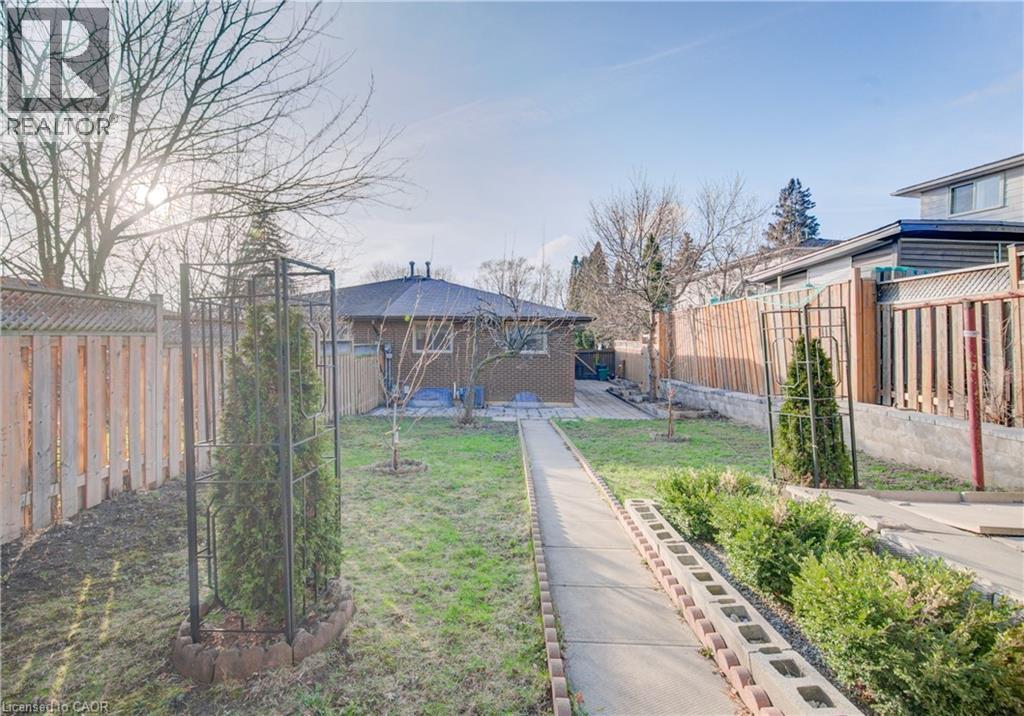 141 Mooregate Crescent, Kitchener, Ontario  N2M 2E9 - Photo 44 - 40815113