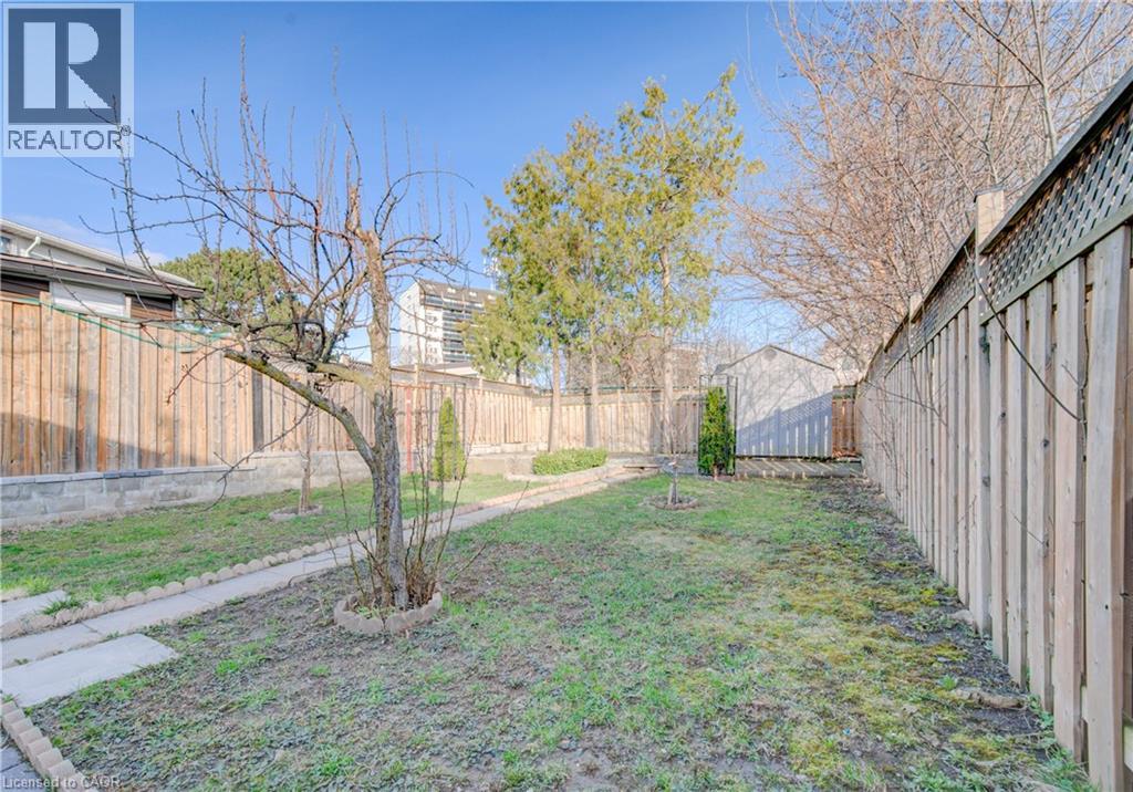 141 Mooregate Crescent, Kitchener, Ontario  N2M 2E9 - Photo 41 - 40815113