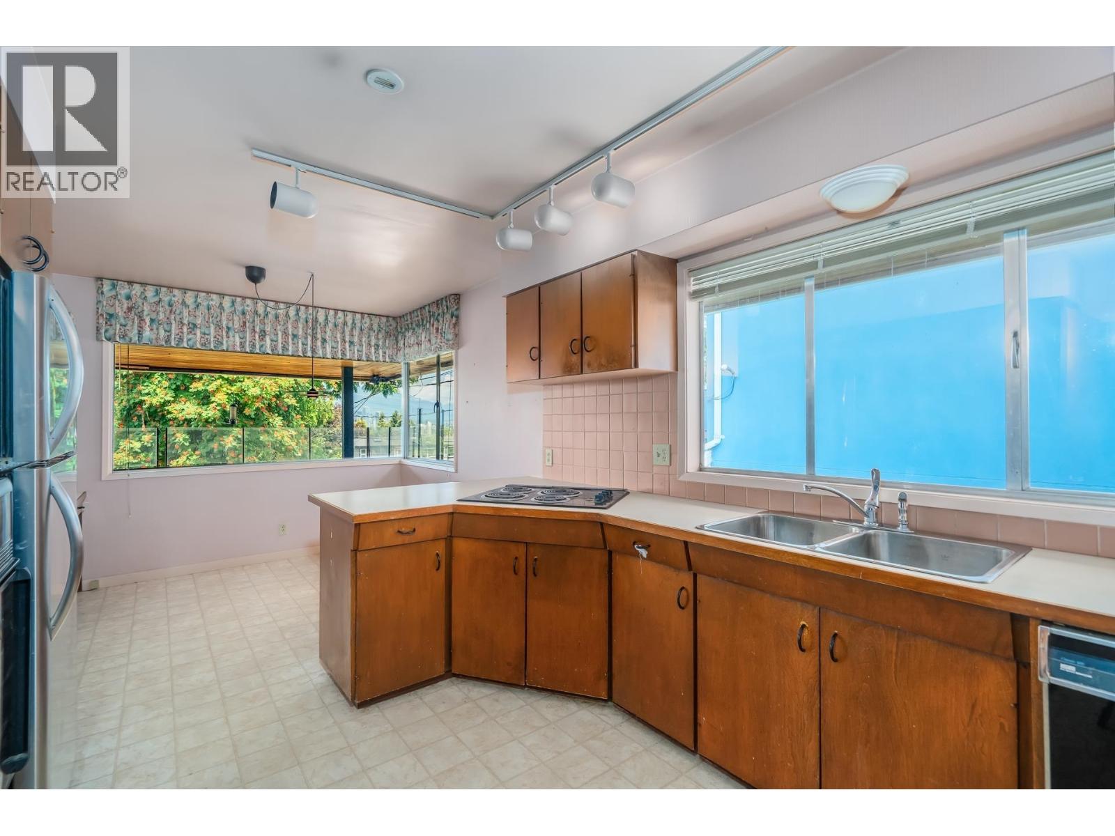 5240 Halley Avenue, Burnaby, British Columbia  V5H 2P8 - Photo 7 - R3112834