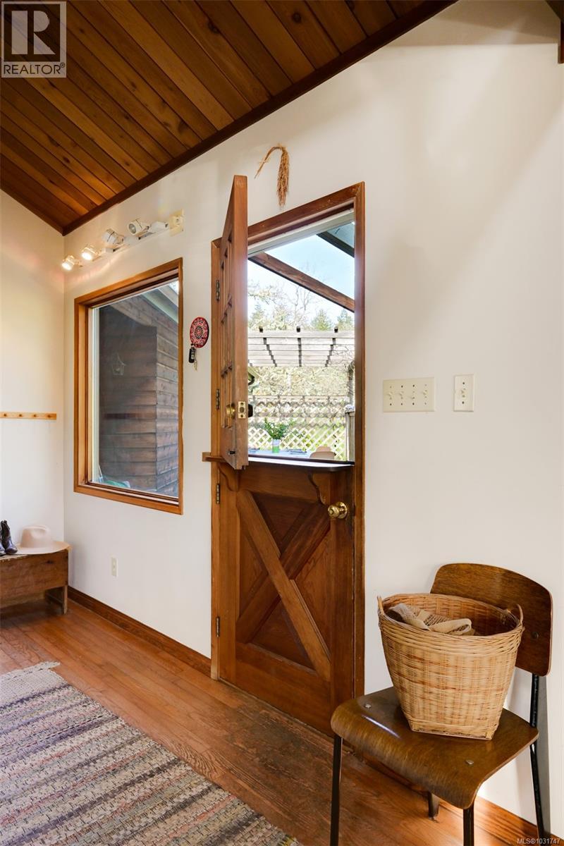 6587 West Saanich Rd, Central Saanich, British Columbia  V8M 1W8 - Photo 8 - 1031747