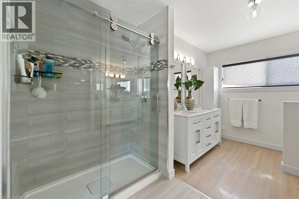 38 Westwood Drive Sw, Calgary, Alberta  T3C 2V7 - Photo 21 - A2299811