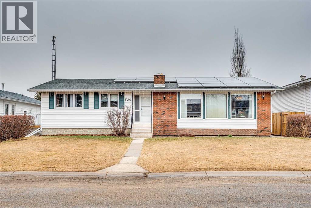 520 8 Street SE, Three Hills, Alberta  T0M 2A0 - Photo 2 - A2302460