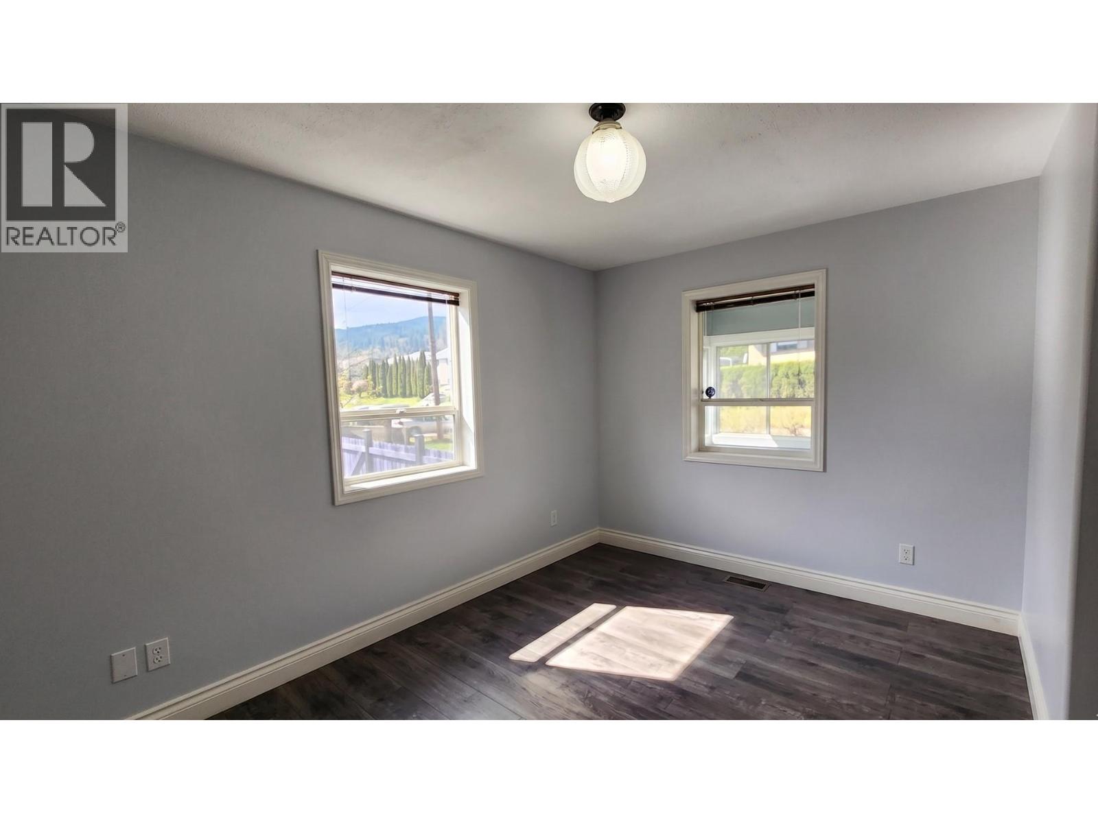 501 5th Avenue, Castlegar, British Columbia  V1N 1W1 - Photo 26 - 10383908