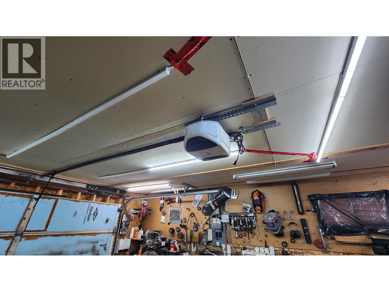 501 5th Avenue, Castlegar, British Columbia  V1N 1W1 - Photo 68 - 10383908