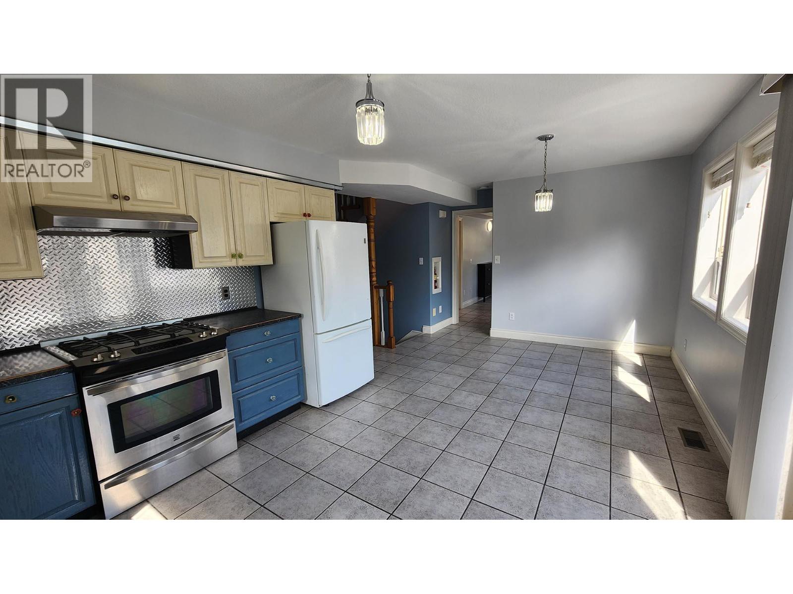 501 5th Avenue, Castlegar, British Columbia  V1N 1W1 - Photo 19 - 10383908