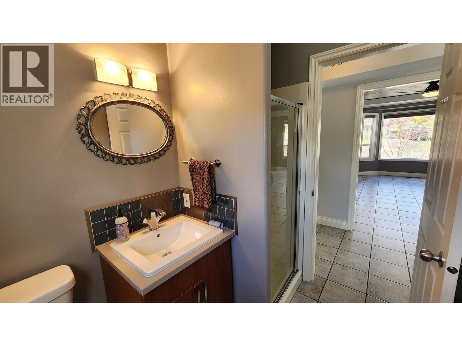 501 5th Avenue, Castlegar, British Columbia  V1N 1W1 - Photo 31 - 10383908