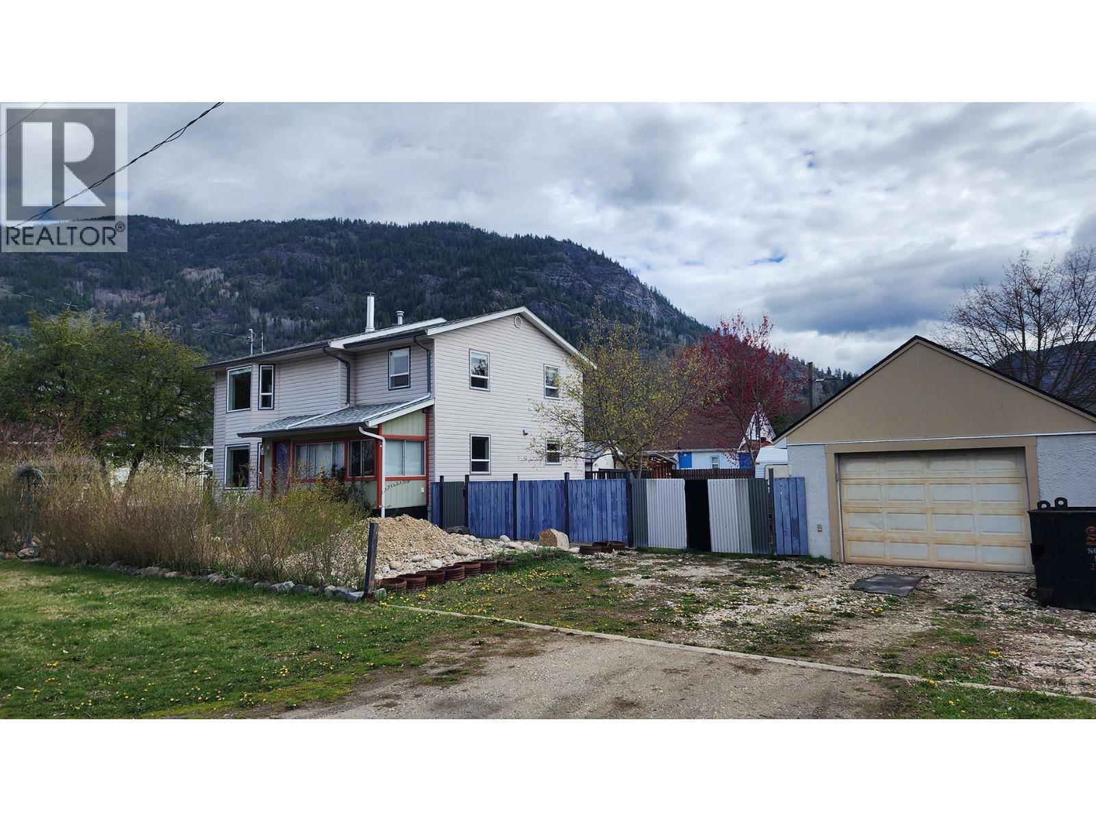501 5th Avenue, Castlegar, British Columbia  V1N 1W1 - Photo 5 - 10383908