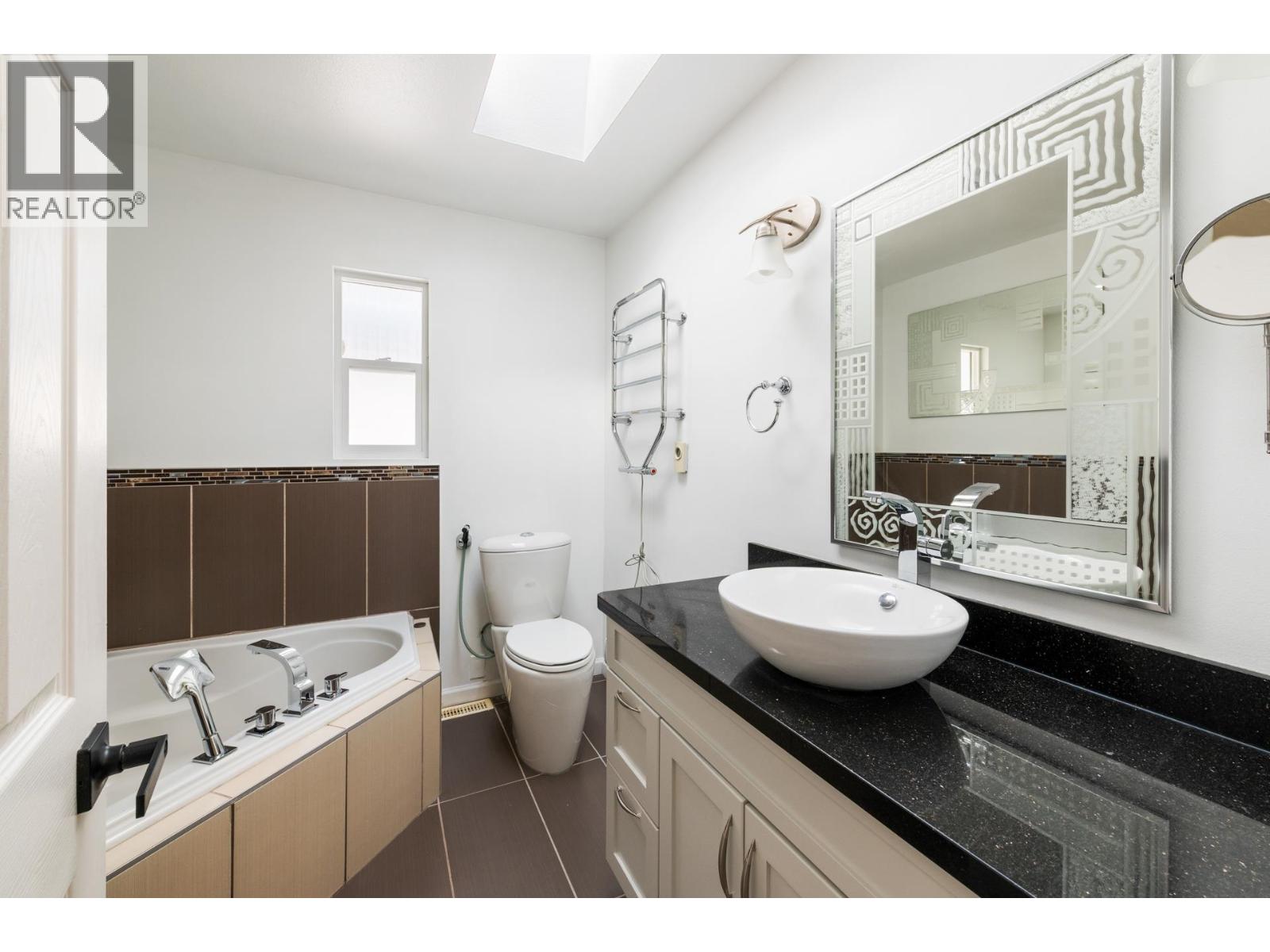 2111 Philip Avenue, North Vancouver, British Columbia  V7P 2W5 - Photo 21 - R3112892