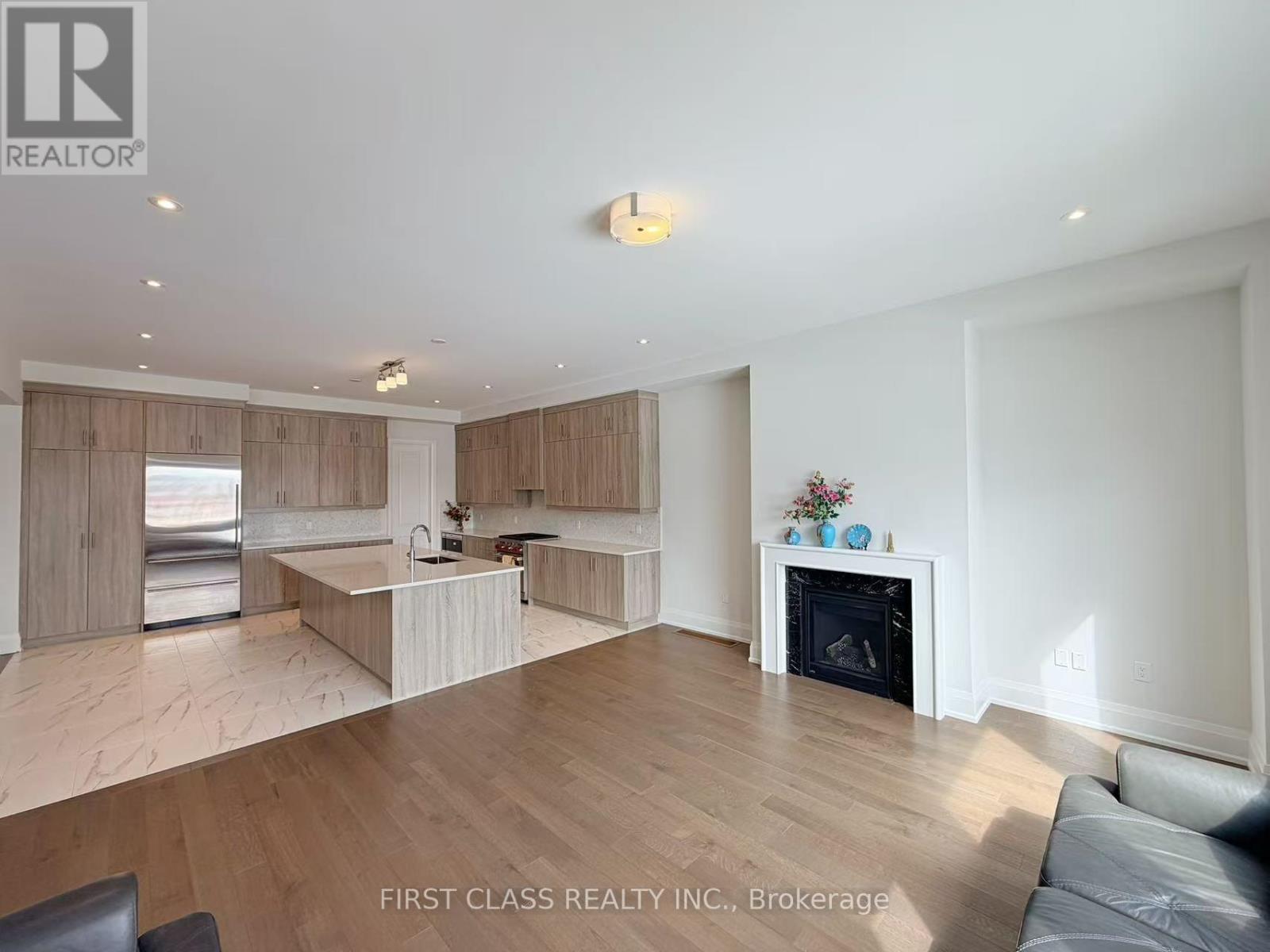 68 Tranquility Crescent, Markham, Ontario  L6C 3R1 - Photo 11 - N13005030