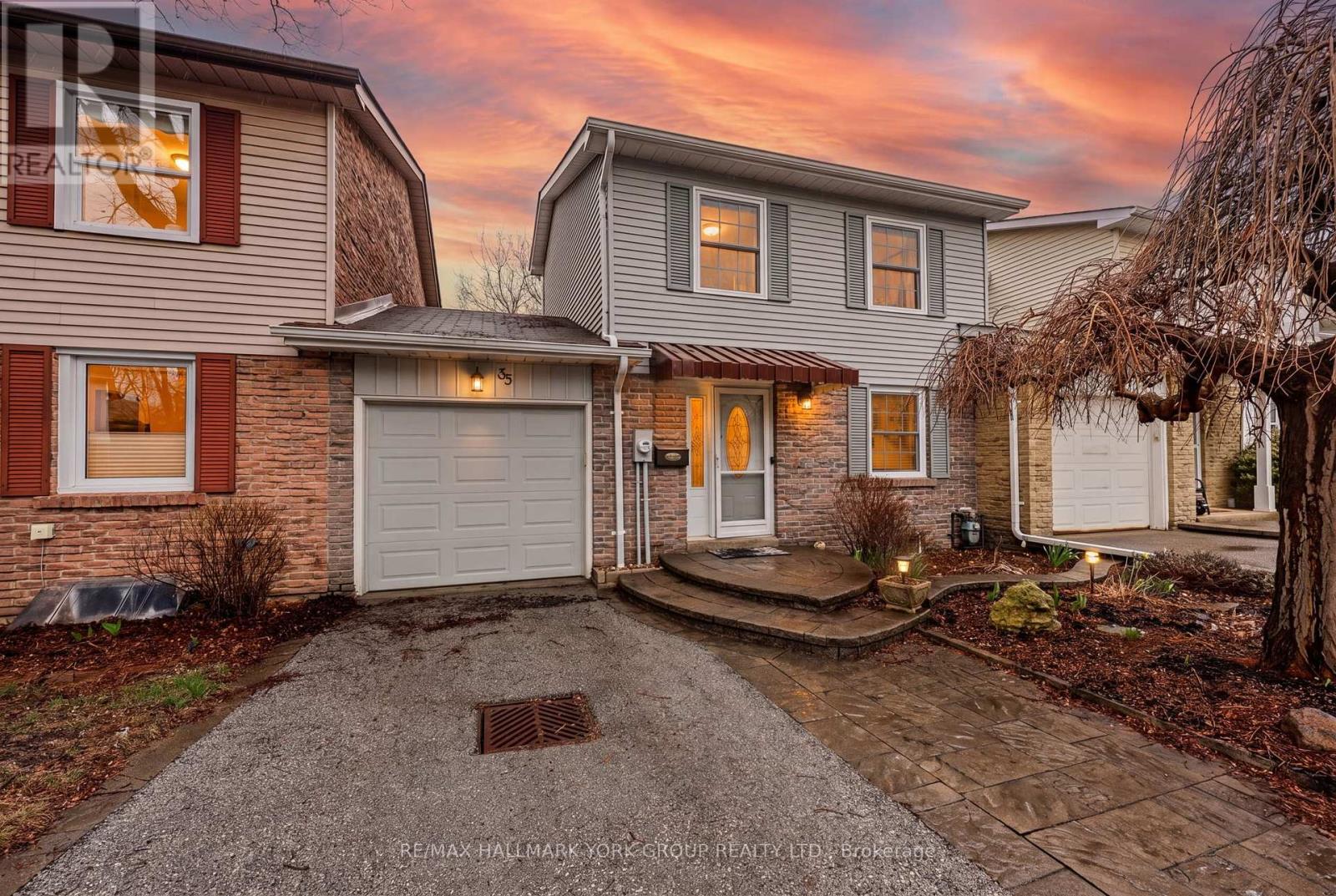 35 PARKLAND COURT, aurora (aurora heights), Ontario