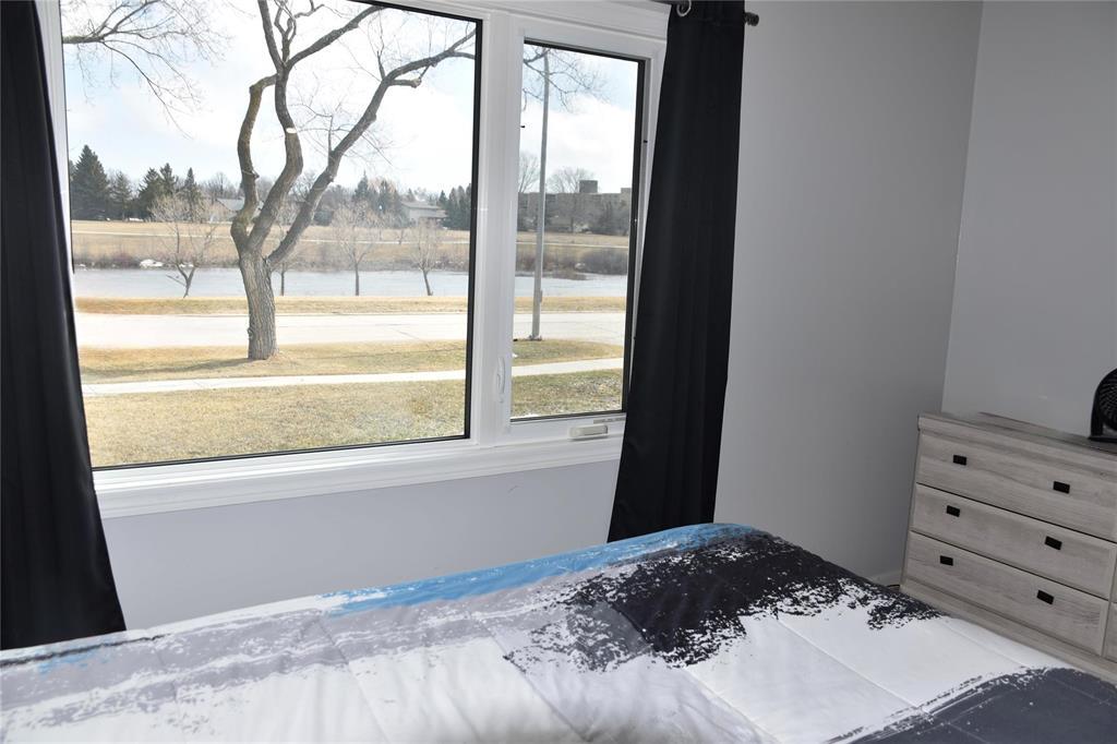 1044 Crestview Park Drive, Winnipeg, Manitoba  R2Y 0W2 - Photo 10 - 202607134