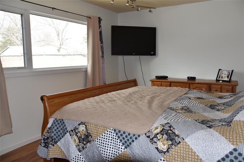 1044 Crestview Park Drive, Winnipeg, Manitoba  R2Y 0W2 - Photo 11 - 202607134