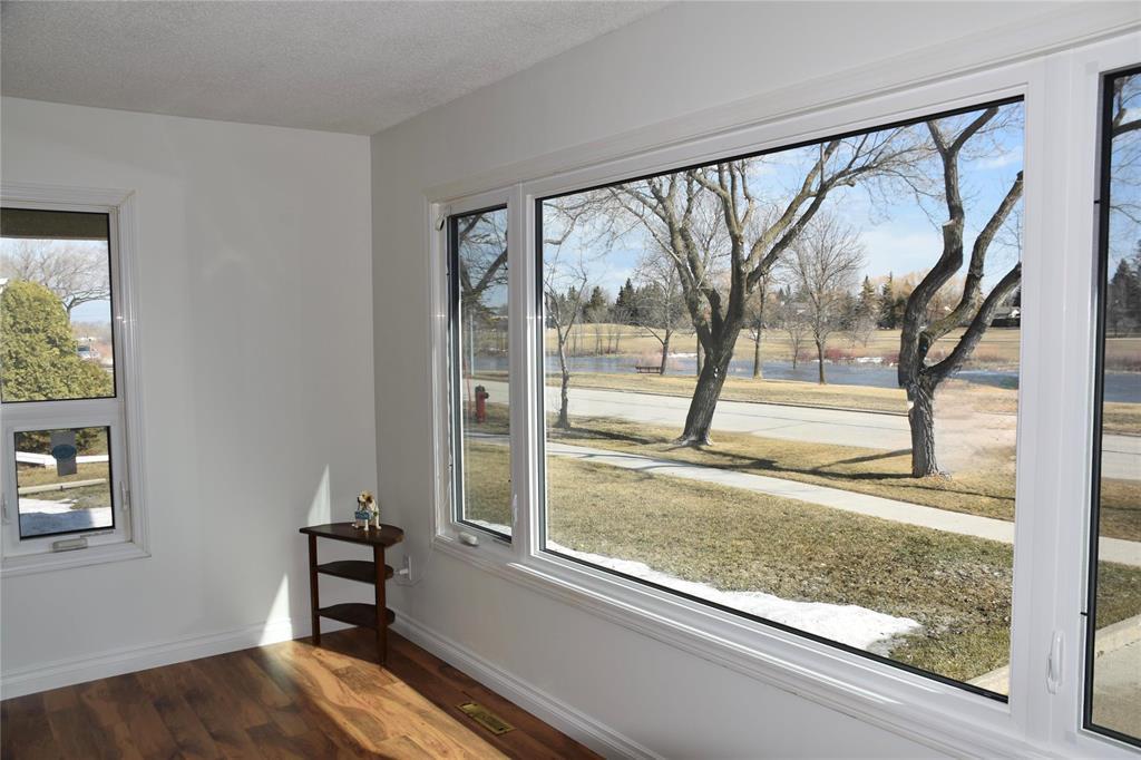 1044 Crestview Park Drive, Winnipeg, Manitoba  R2Y 0W2 - Photo 2 - 202607134