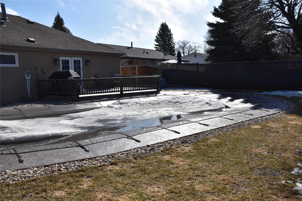 1044 Crestview Park Drive, Winnipeg, Manitoba  R2Y 0W2 - Photo 24 - 202607134