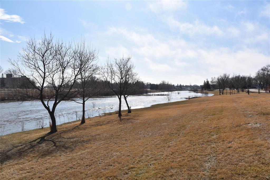 1044 Crestview Park Drive, Winnipeg, Manitoba  R2Y 0W2 - Photo 27 - 202607134