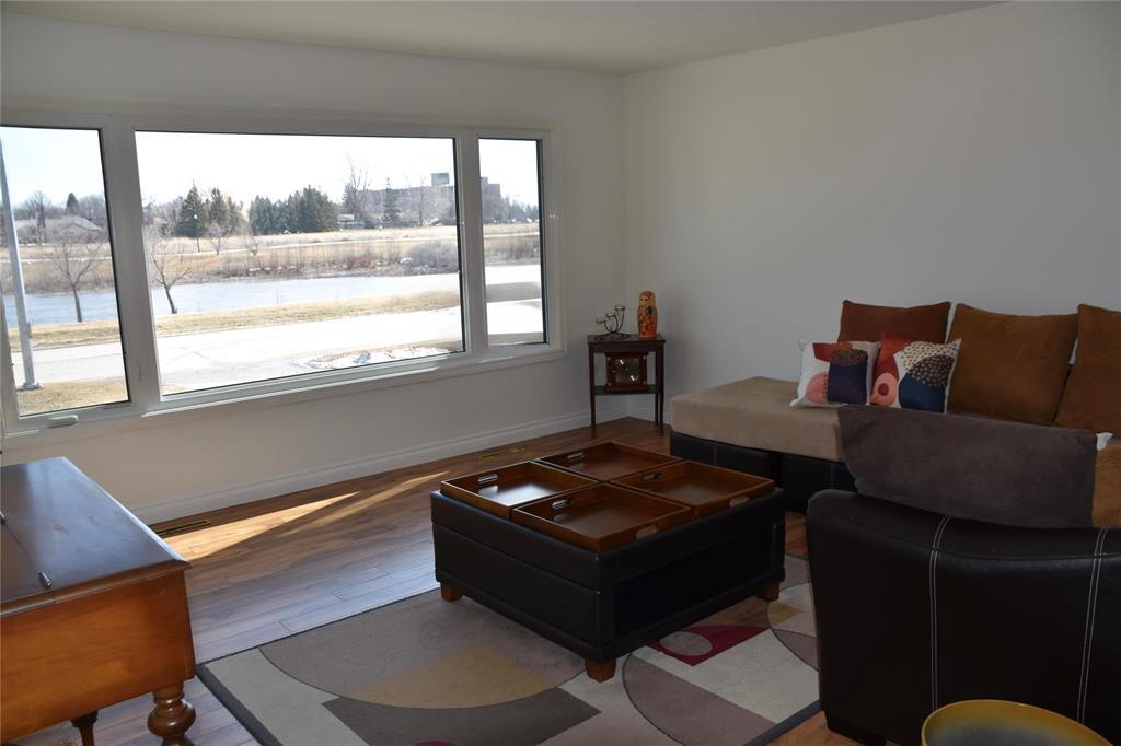 1044 Crestview Park Drive, Winnipeg, Manitoba  R2Y 0W2 - Photo 3 - 202607134