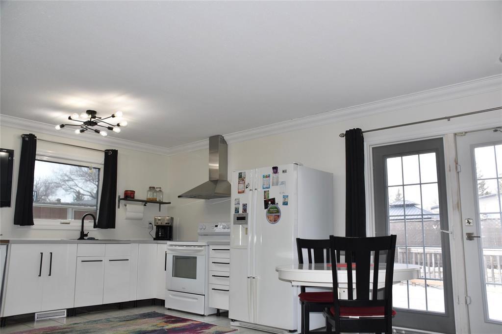 1044 Crestview Park Drive, Winnipeg, Manitoba  R2Y 0W2 - Photo 4 - 202607134